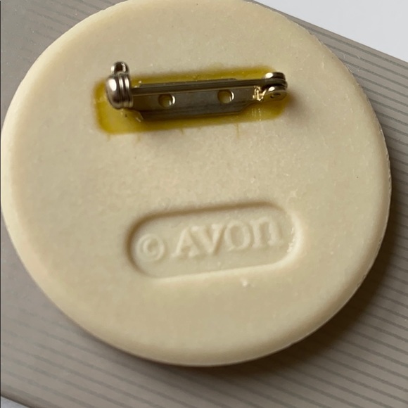 Vintage Avon Spring Bouquet Pin - Picture 2 of 4